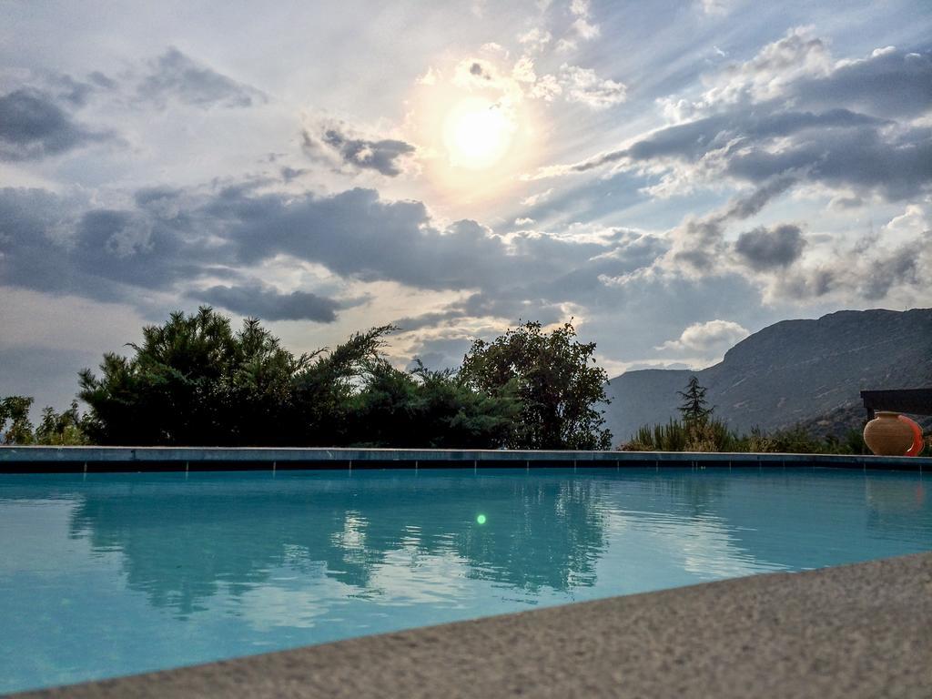 Elafivolia Arachova Suites Ngoại thất bức ảnh